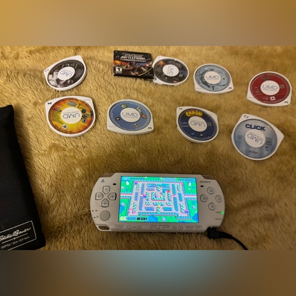 WOW**SALE**SONY PSP handheld console with 9 games - Picture 3 of 16